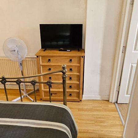 No Frills & Nothing Fancy 1 Bed Studio City Centre Cardiff Dış mekan fotoğraf